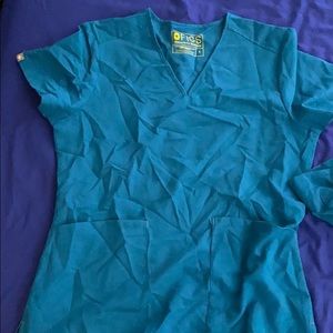 Figs scrub top